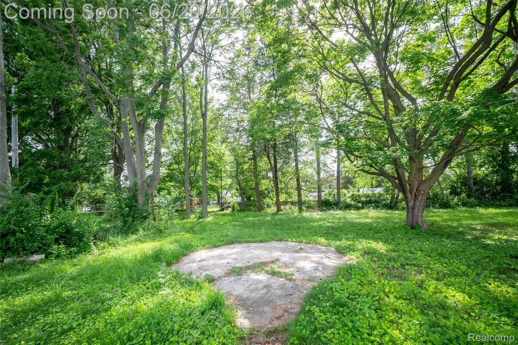 3557 W Walton Boulevard Waterford Charter Township MI 48329