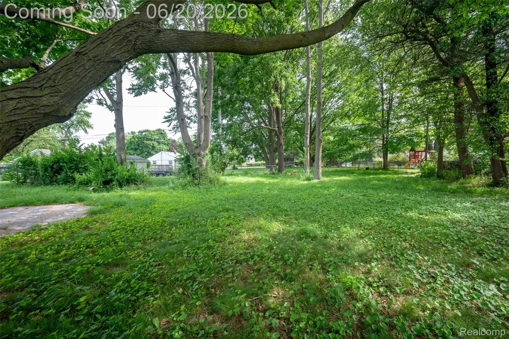 3557 W Walton Boulevard Waterford Charter Township MI 48329