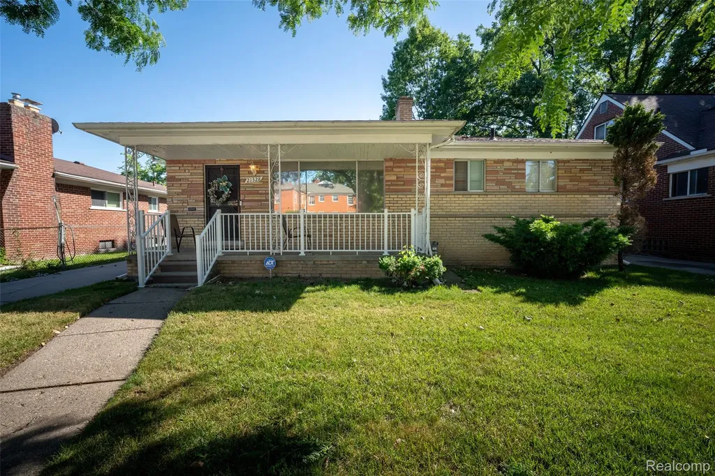 21328 Sloan Drive Harper Woods City MI 48225