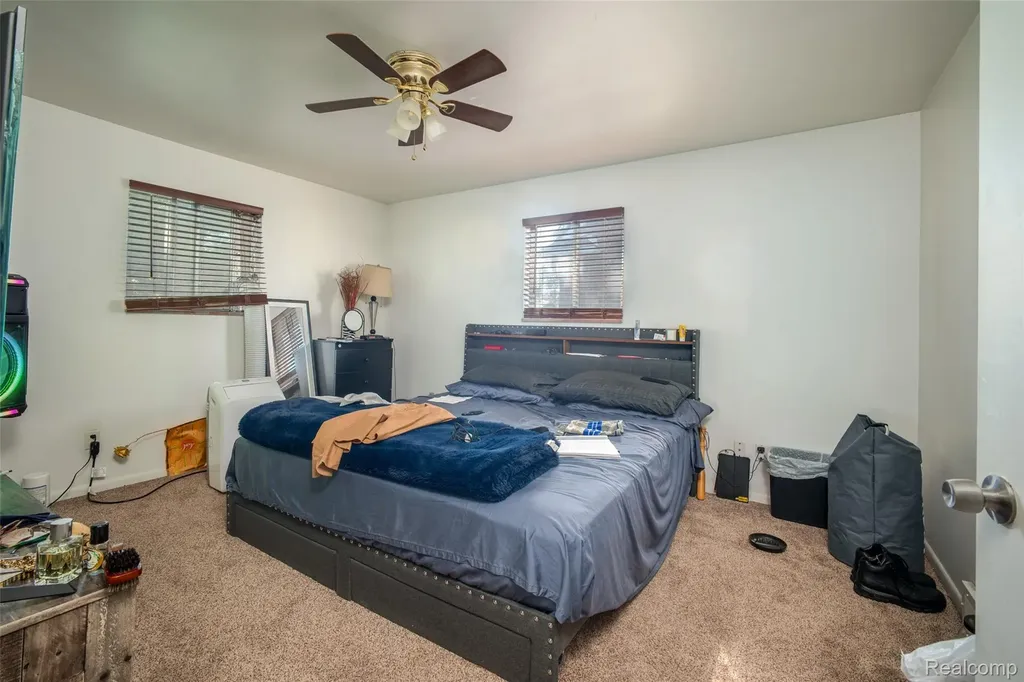 21328 Sloan Drive Harper Woods City MI 48225