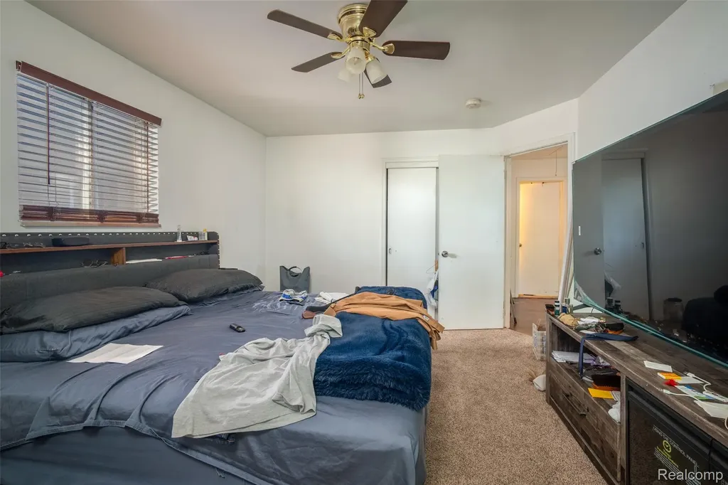 21328 Sloan Drive Harper Woods City MI 48225