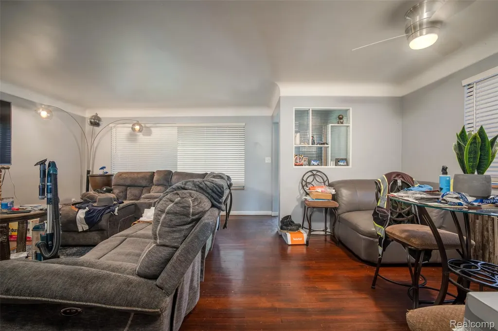 21328 Sloan Drive Harper Woods City MI 48225