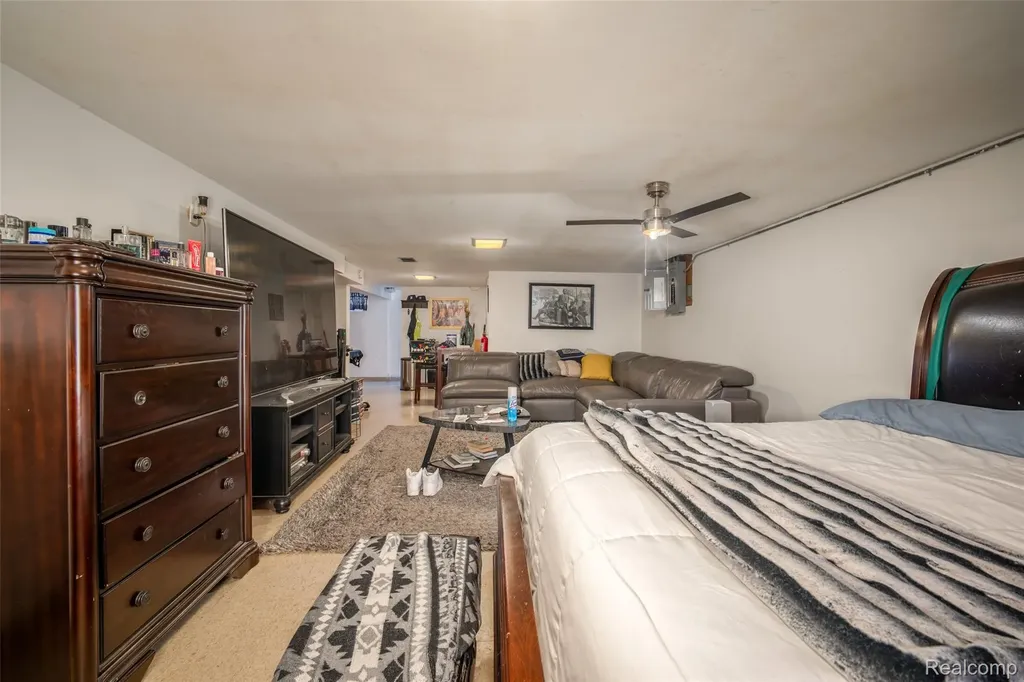 21328 Sloan Drive Harper Woods City MI 48225