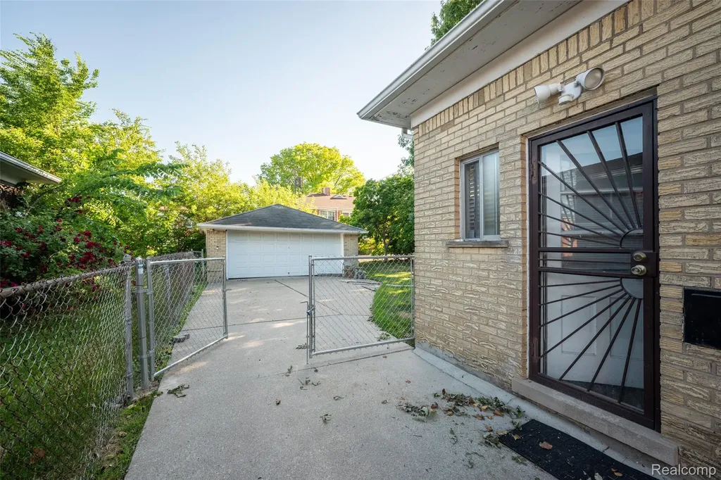 21328 Sloan Drive Harper Woods City MI 48225