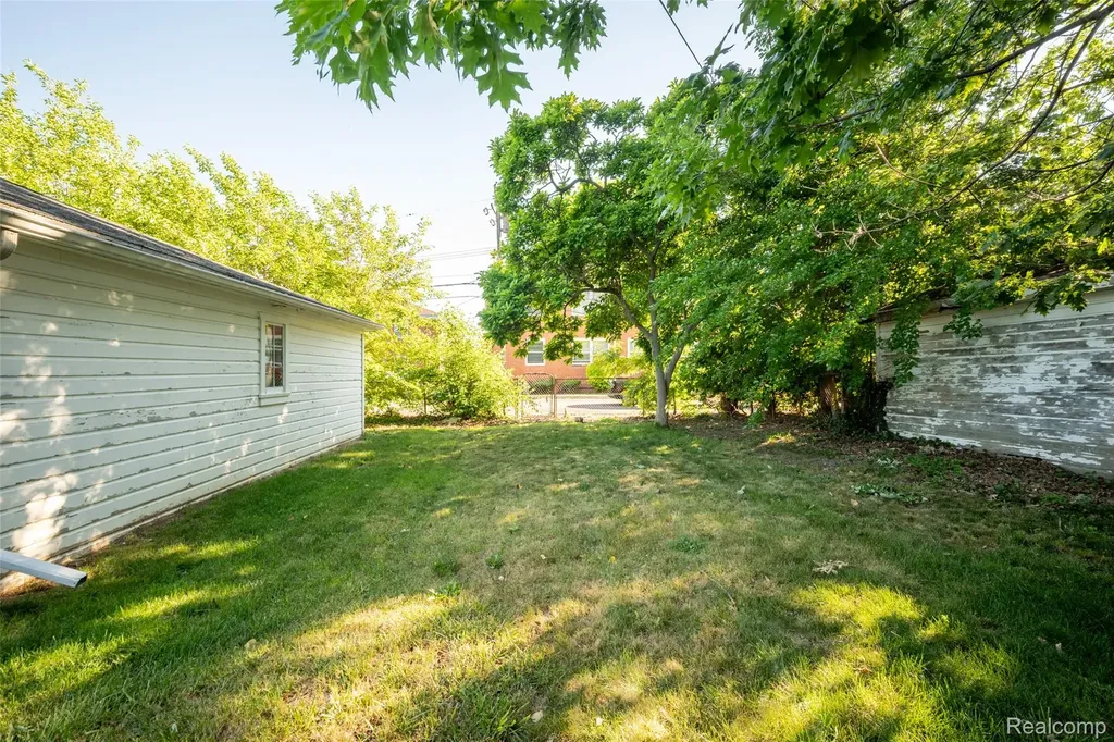 21328 Sloan Drive Harper Woods City MI 48225