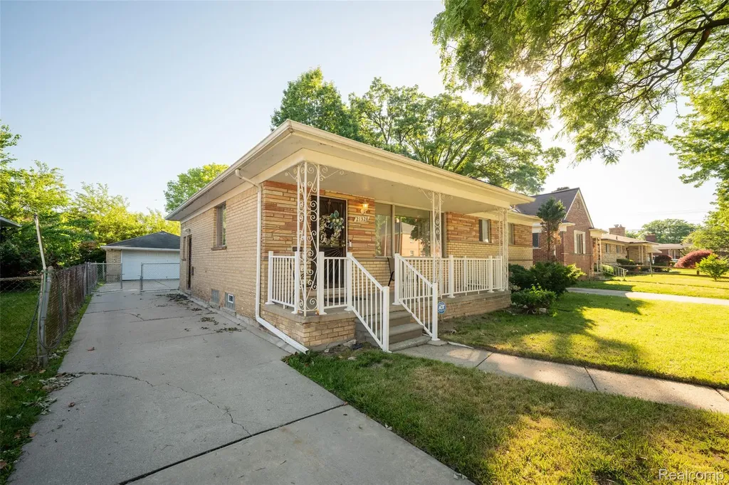 21328 Sloan Drive Harper Woods City MI 48225
