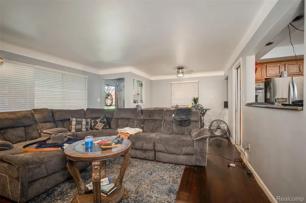 21328 Sloan Drive Harper Woods City MI 48225