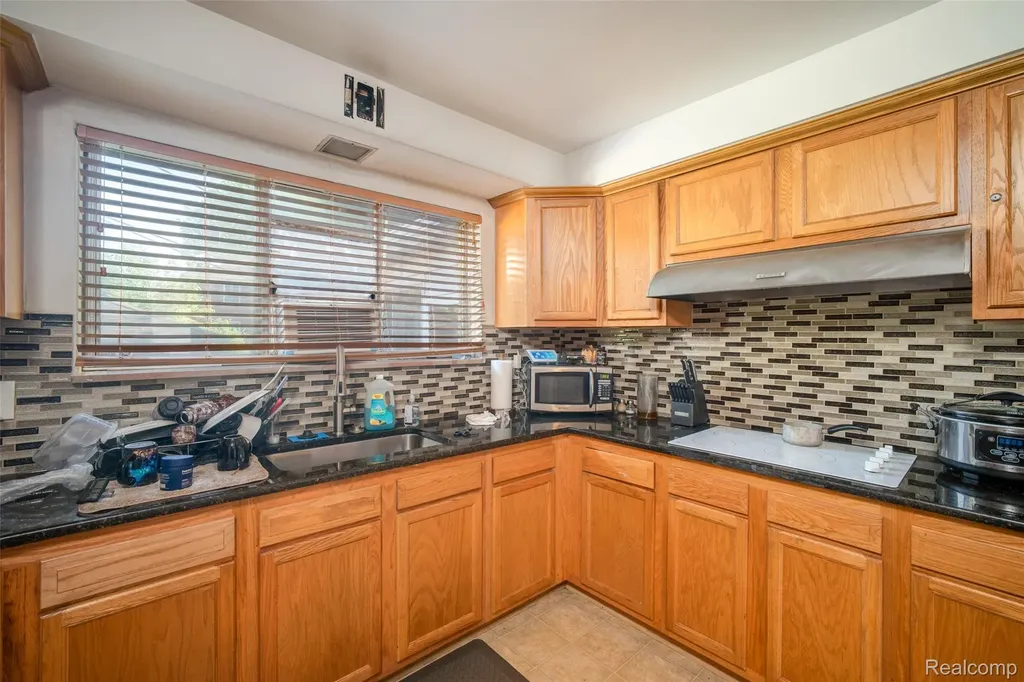 21328 Sloan Drive Harper Woods City MI 48225