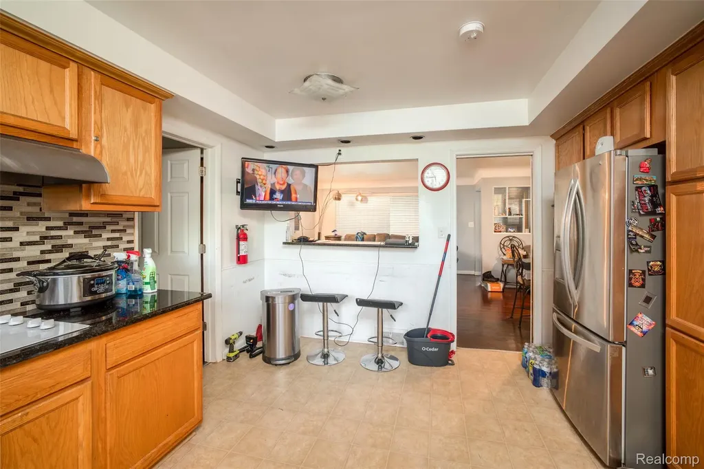 21328 Sloan Drive Harper Woods City MI 48225