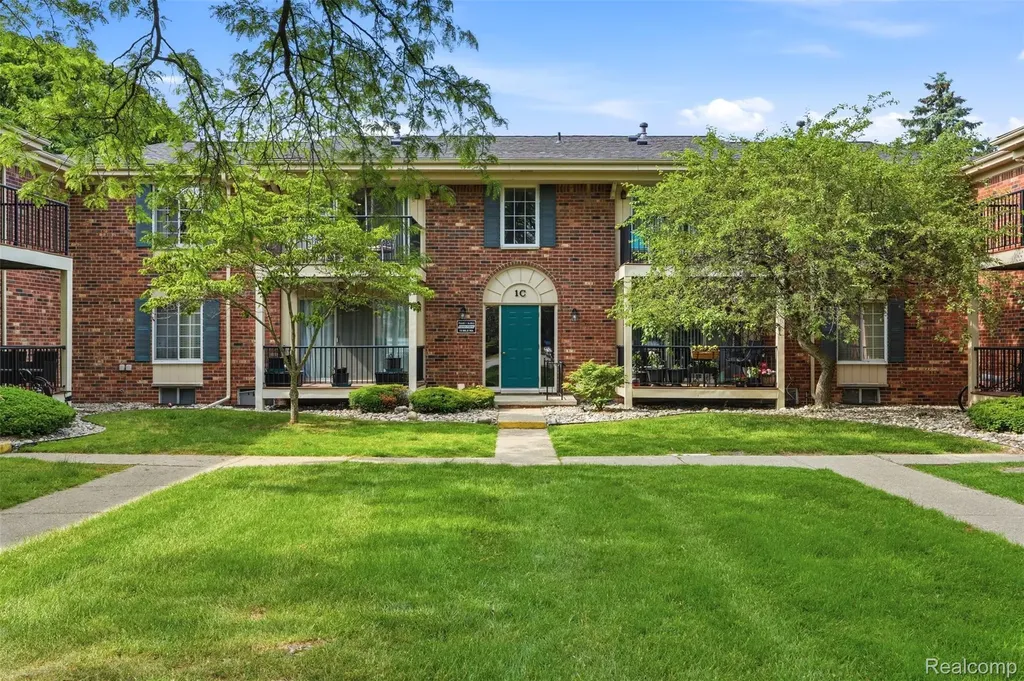 12042 15 Mile Road Sterling Heights City MI 48312