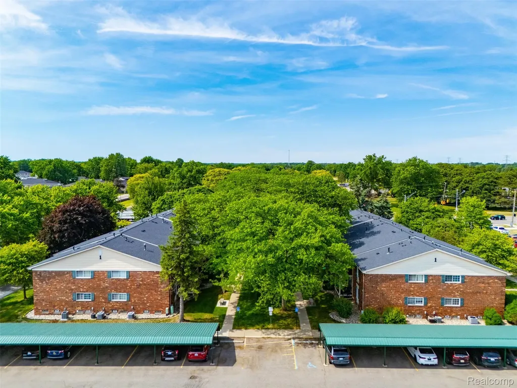12042 15 Mile Road Sterling Heights City MI 48312