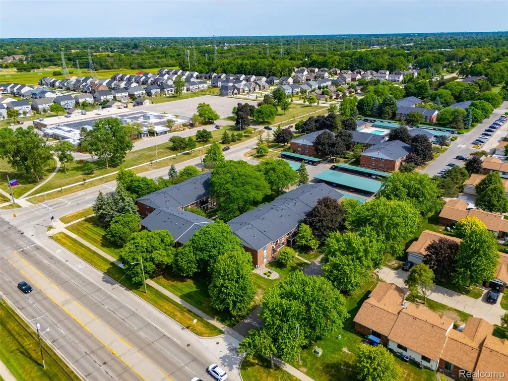 12042 15 Mile Road Sterling Heights City MI 48312