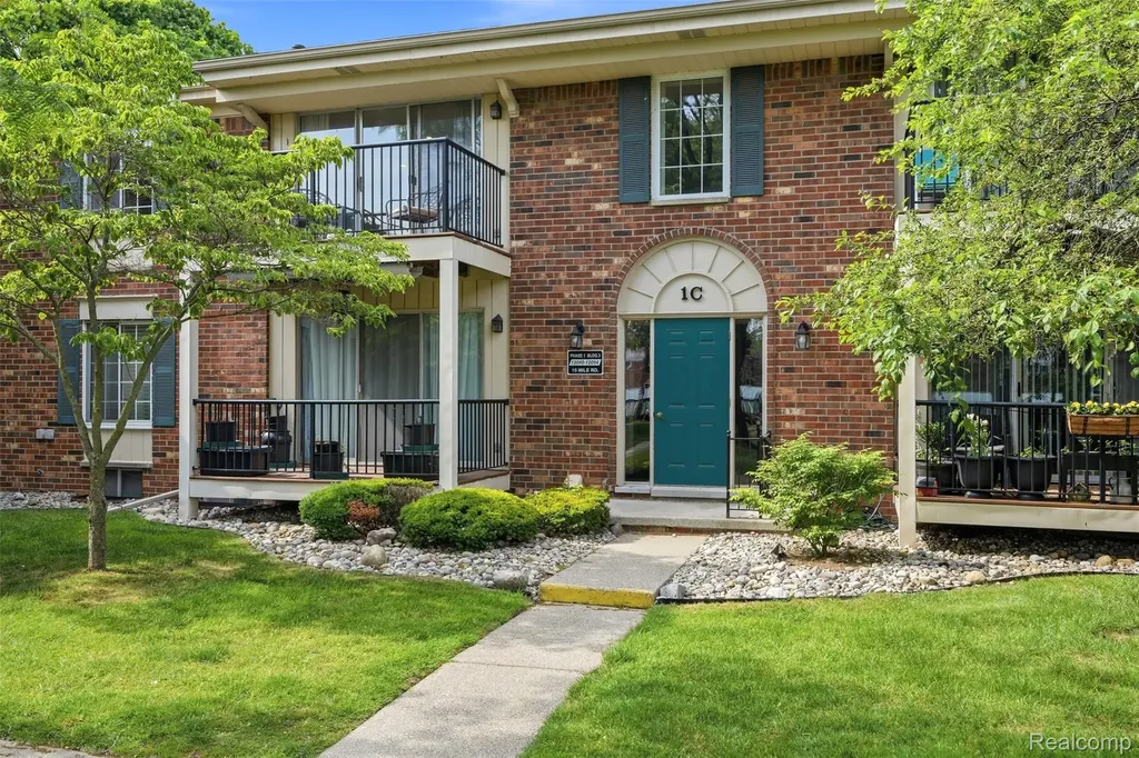 12042 15 Mile Road Sterling Heights City MI 48312