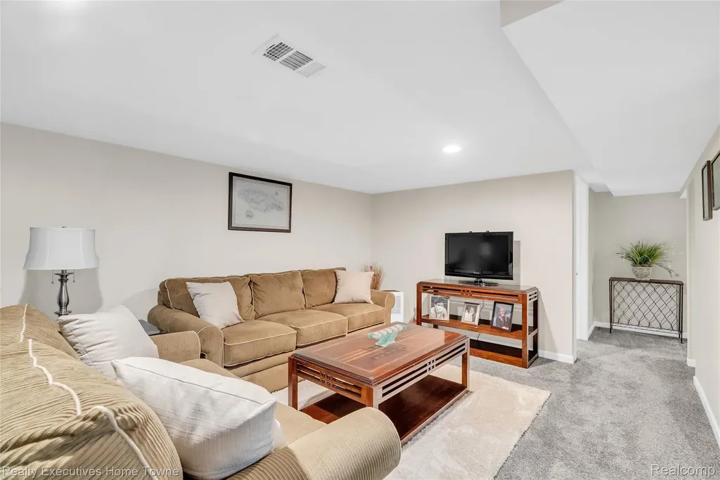 2640 Huckleberry Lane Port Huron Charter Township MI 48060