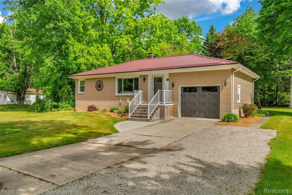 2640 Huckleberry Lane Port Huron Charter Township MI 48060