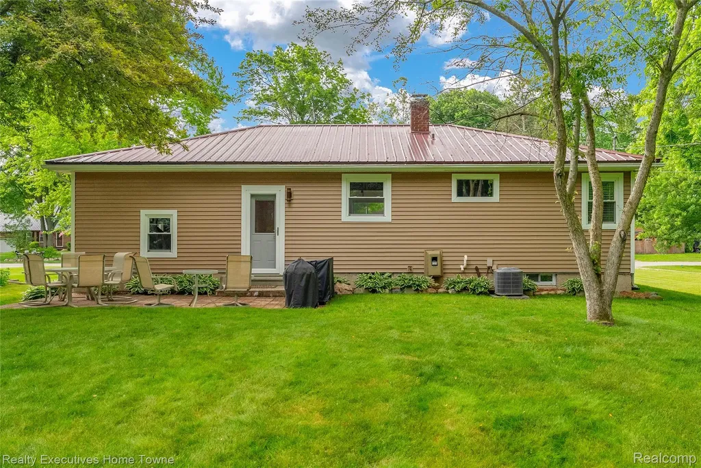 2640 Huckleberry Lane Port Huron Charter Township MI 48060