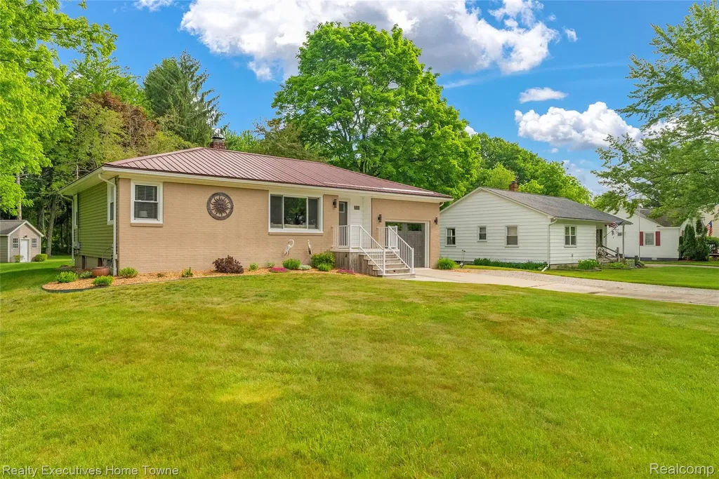 2640 Huckleberry Lane Port Huron Charter Township MI 48060
