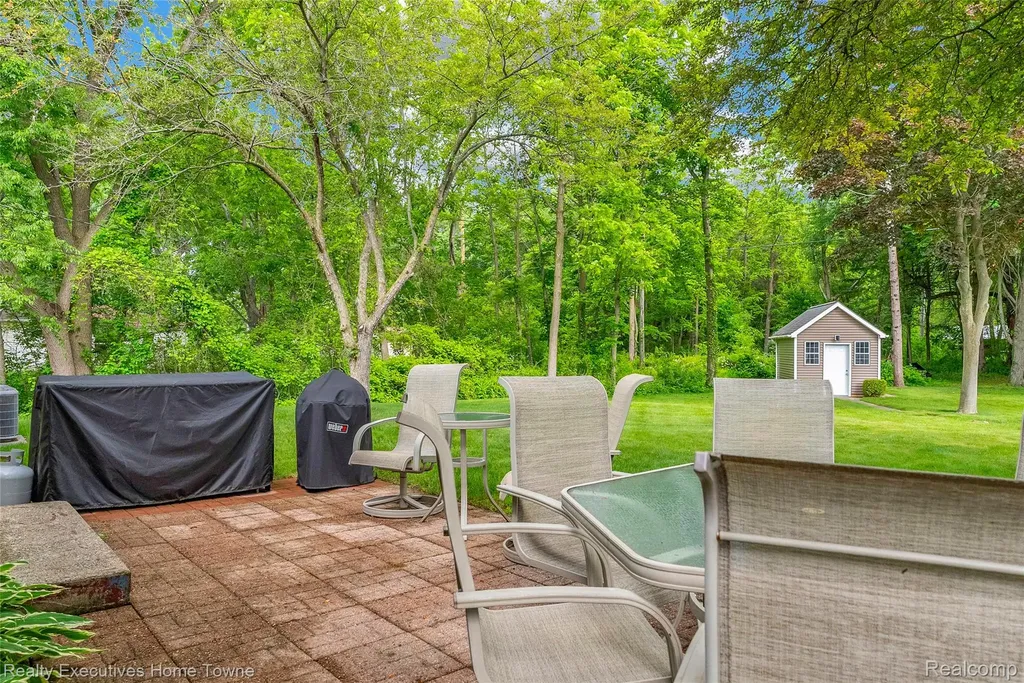 2640 Huckleberry Lane Port Huron Charter Township MI 48060