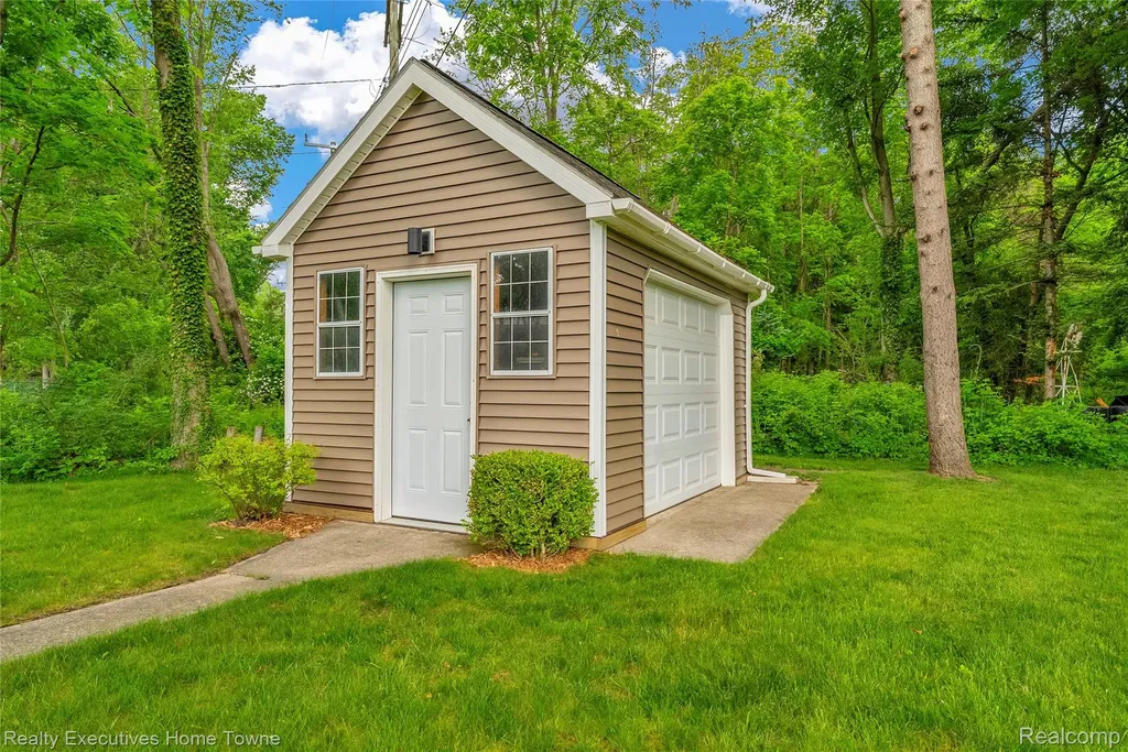 2640 Huckleberry Lane Port Huron Charter Township MI 48060