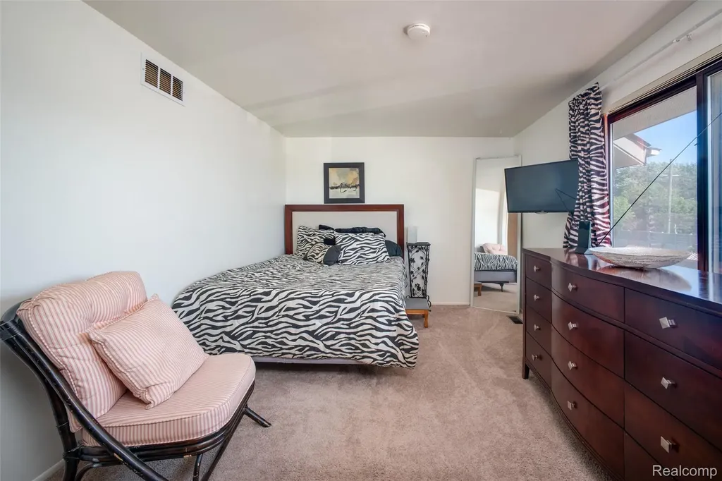 20937 Sherman Avenue Southfield City MI 48033