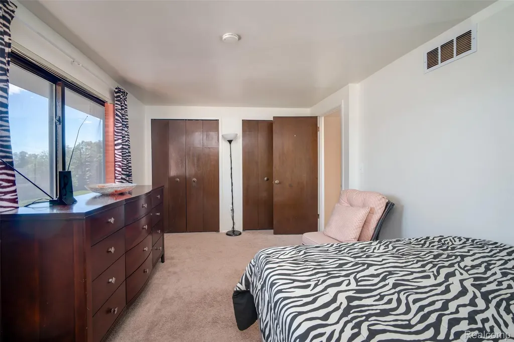 20937 Sherman Avenue Southfield City MI 48033