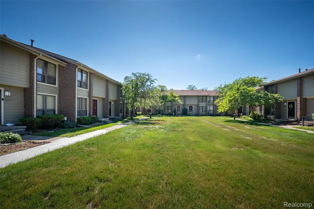 20937 Sherman Avenue Southfield City MI 48033