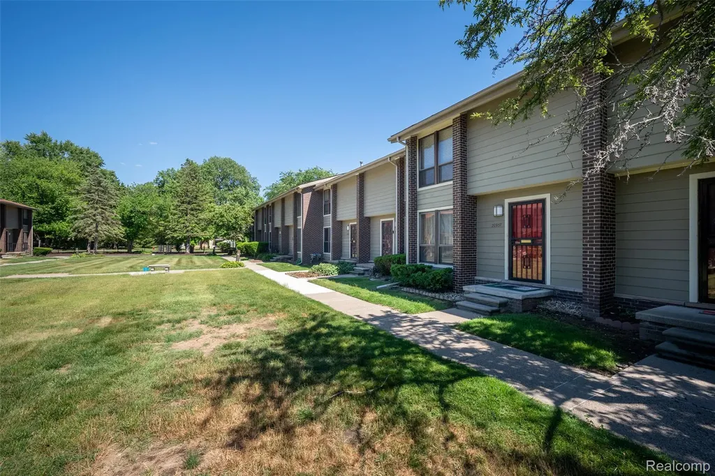 20937 Sherman Avenue Southfield City MI 48033