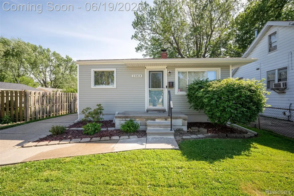 23814 Elmira Street St. Clair Shores City MI 48082