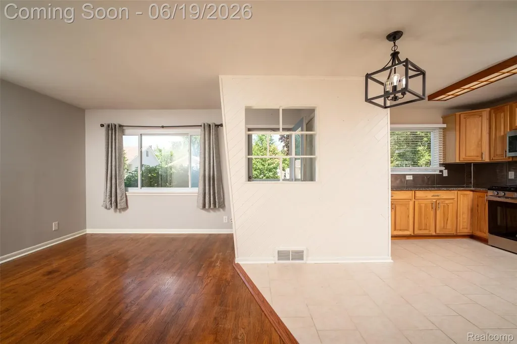 23814 Elmira Street St. Clair Shores City MI 48082