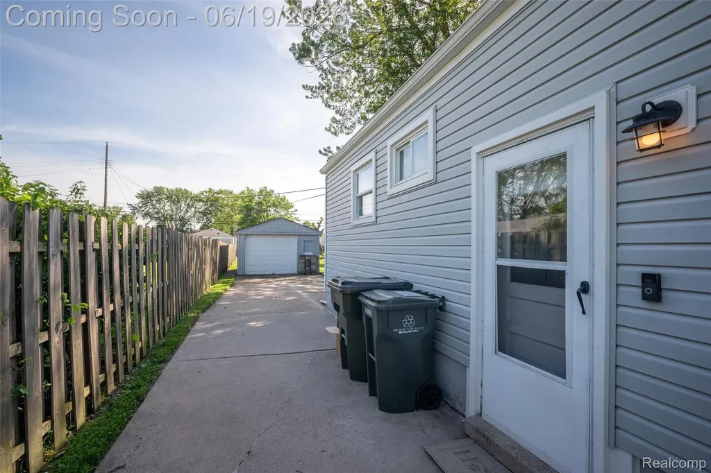 23814 Elmira Street St. Clair Shores City MI 48082