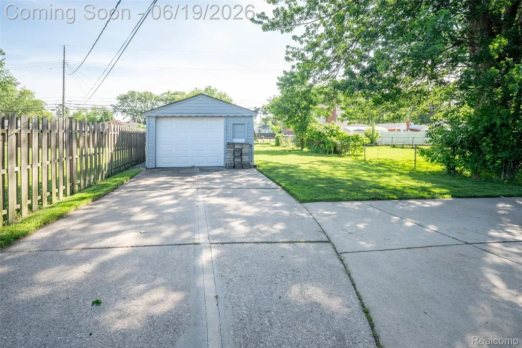 23814 Elmira Street St. Clair Shores City MI 48082