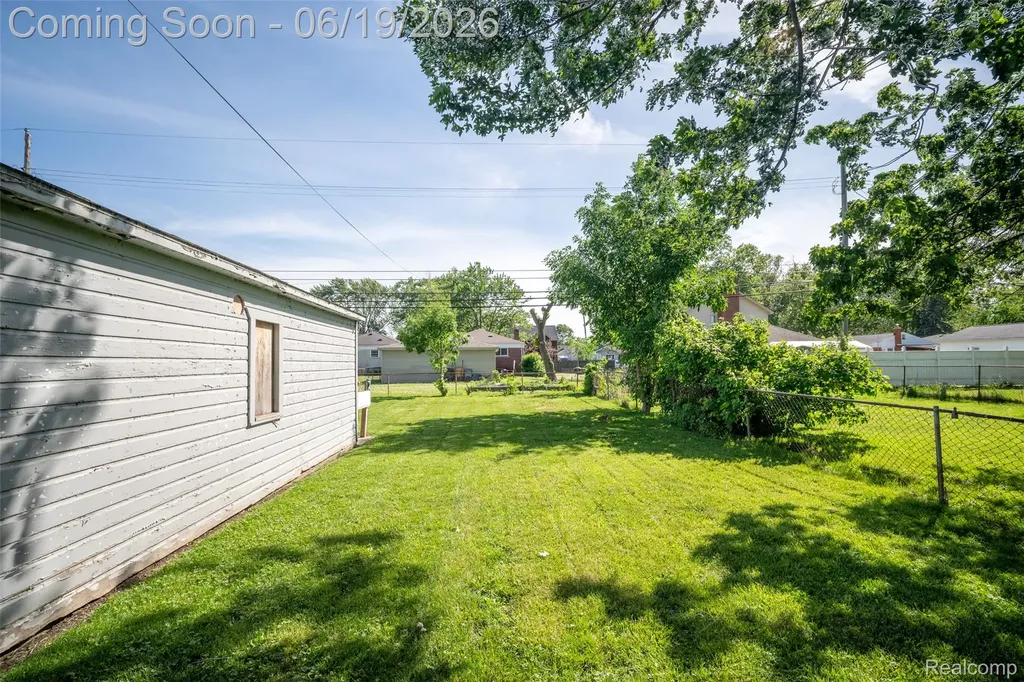23814 Elmira Street St. Clair Shores City MI 48082
