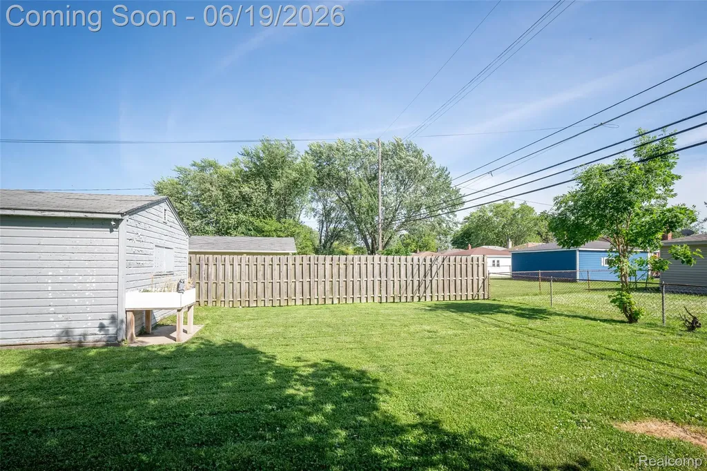 23814 Elmira Street St. Clair Shores City MI 48082