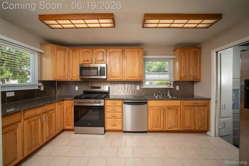 23814 Elmira Street St. Clair Shores City MI 48082
