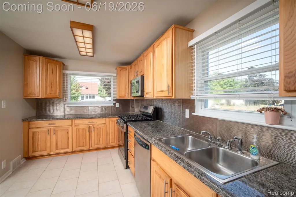 23814 Elmira Street St. Clair Shores City MI 48082