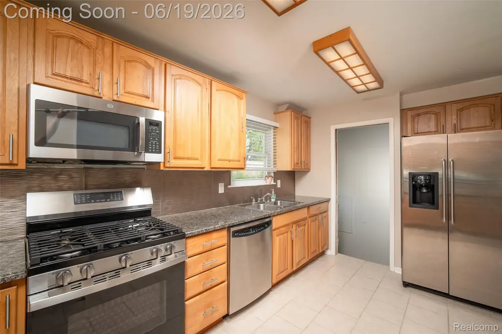 23814 Elmira Street St. Clair Shores City MI 48082