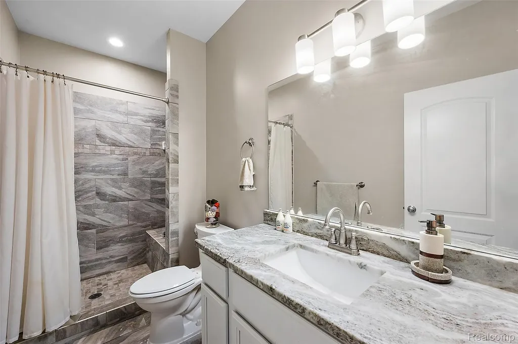 52 Parker Lane Brandon Charter Township MI 48462