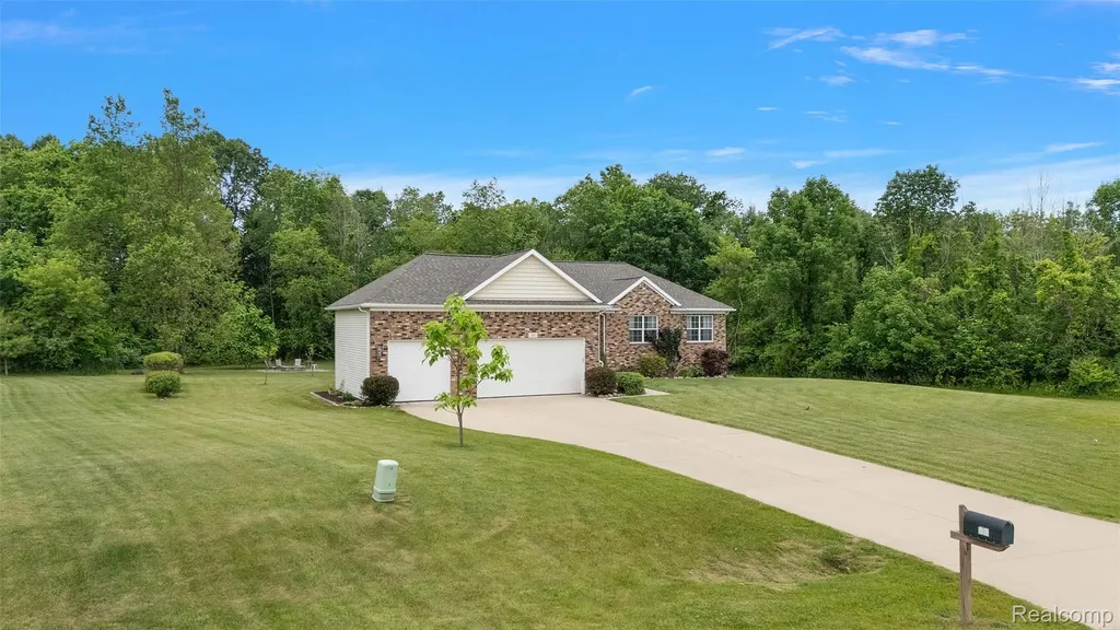 52 Parker Lane Brandon Charter Township MI 48462