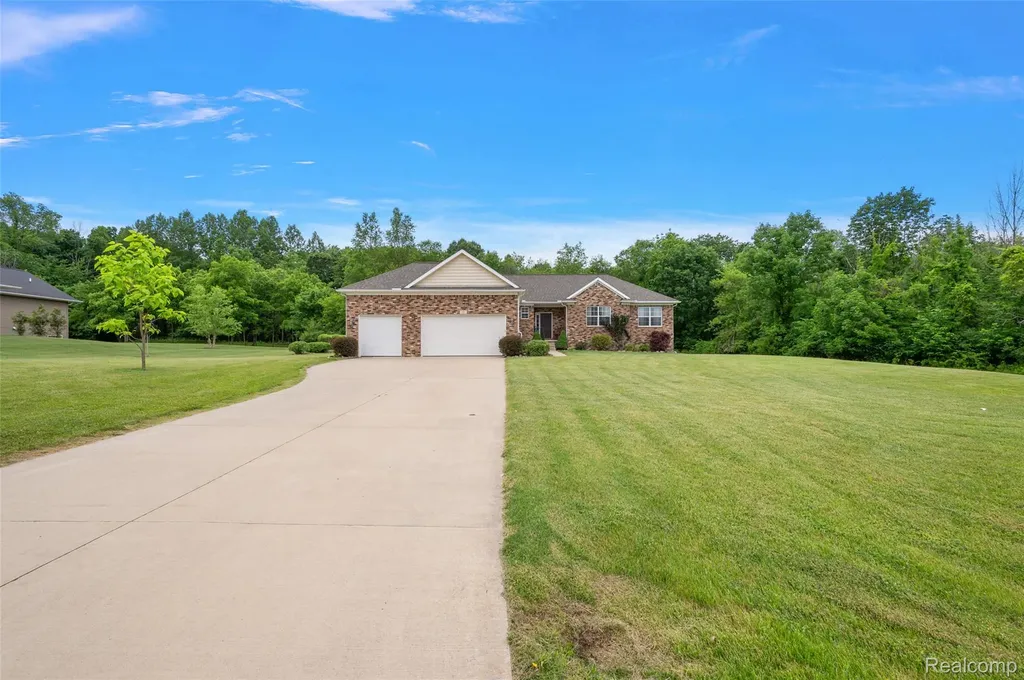 52 Parker Lane Brandon Charter Township MI 48462