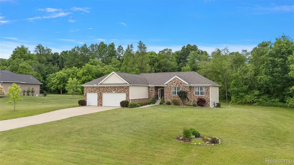 52 Parker Lane Brandon Charter Township MI 48462