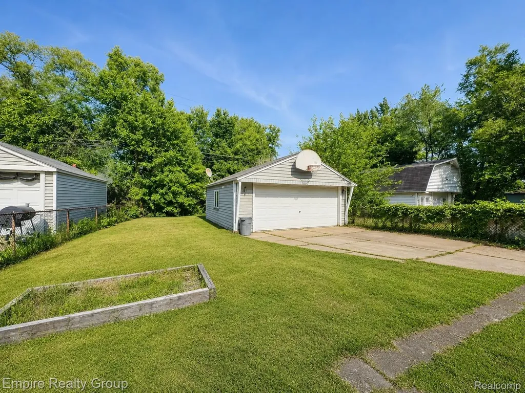 12852 Wormer Redford Charter Township MI 48239