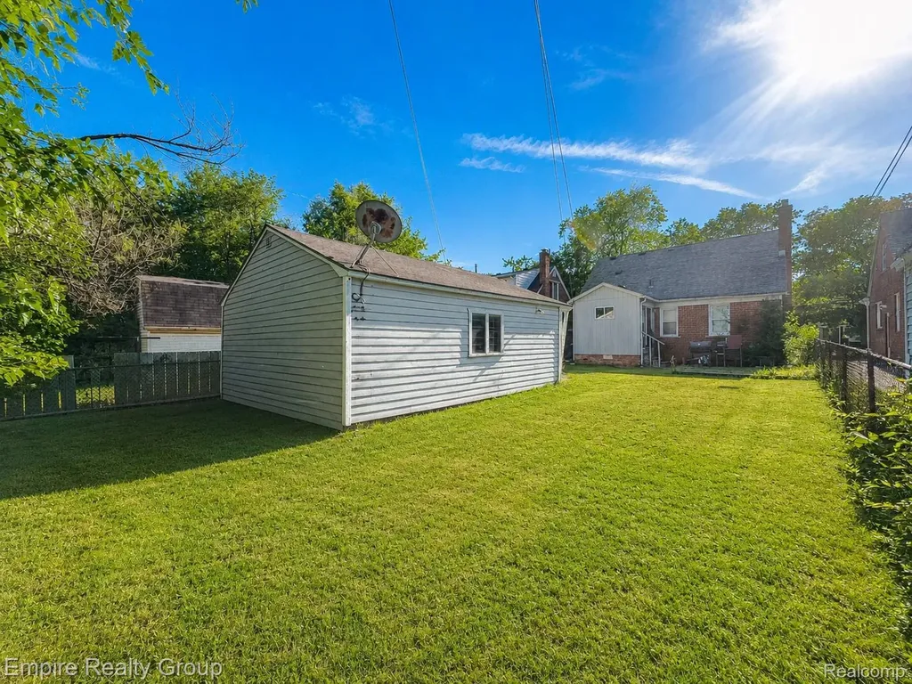 12852 Wormer Redford Charter Township MI 48239
