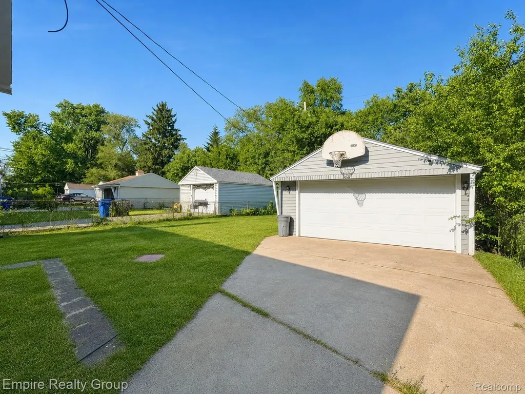 12852 Wormer Redford Charter Township MI 48239