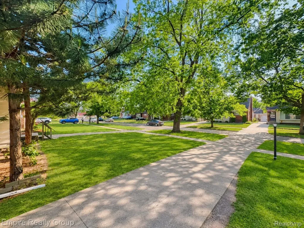 12852 Wormer Redford Charter Township MI 48239