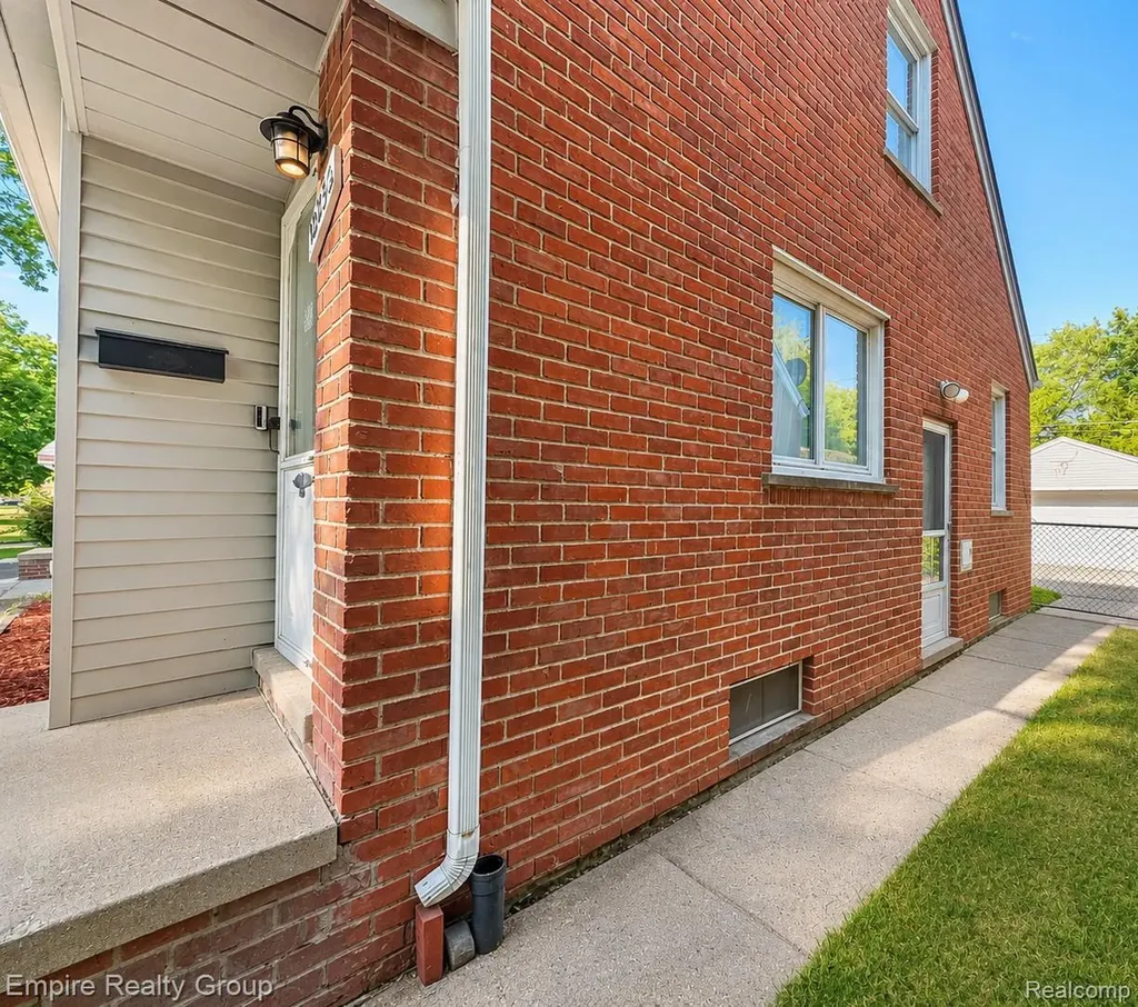 12852 Wormer Redford Charter Township MI 48239