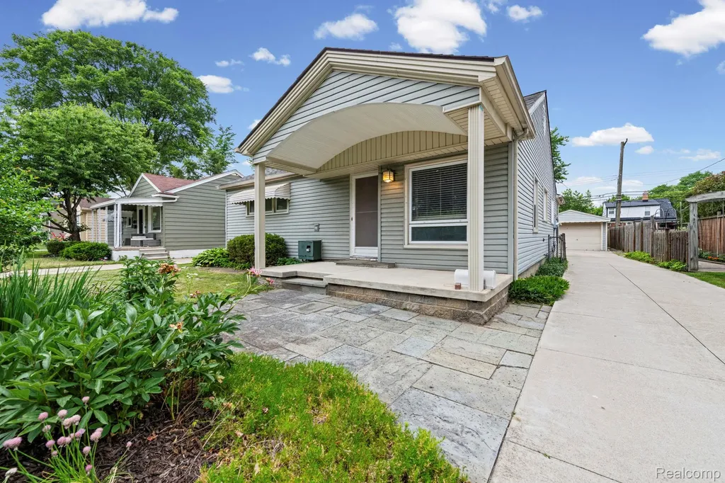 4010 Linwood Avenue Royal Oak City MI 48073