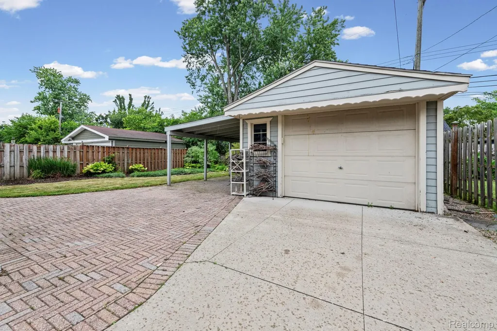 4010 Linwood Avenue Royal Oak City MI 48073