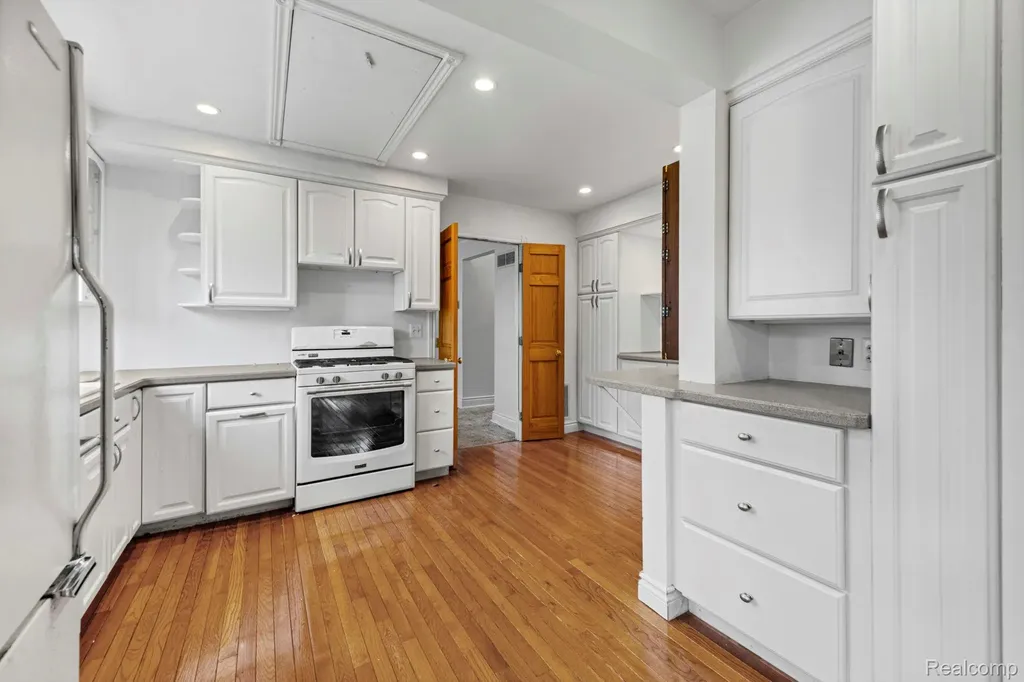 4010 Linwood Avenue Royal Oak City MI 48073