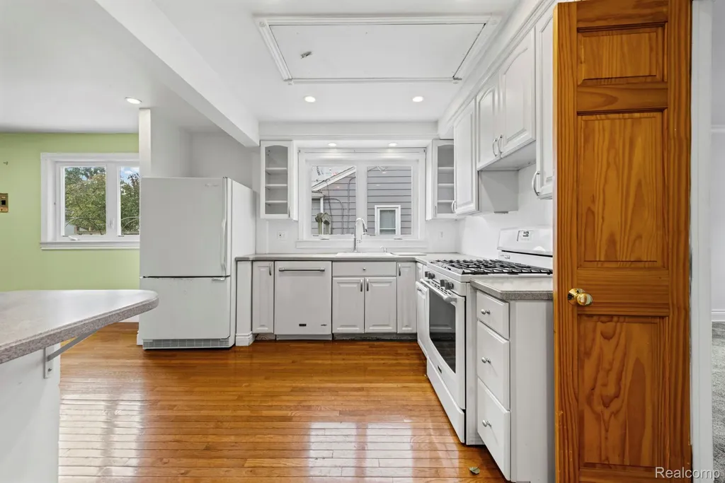4010 Linwood Avenue Royal Oak City MI 48073