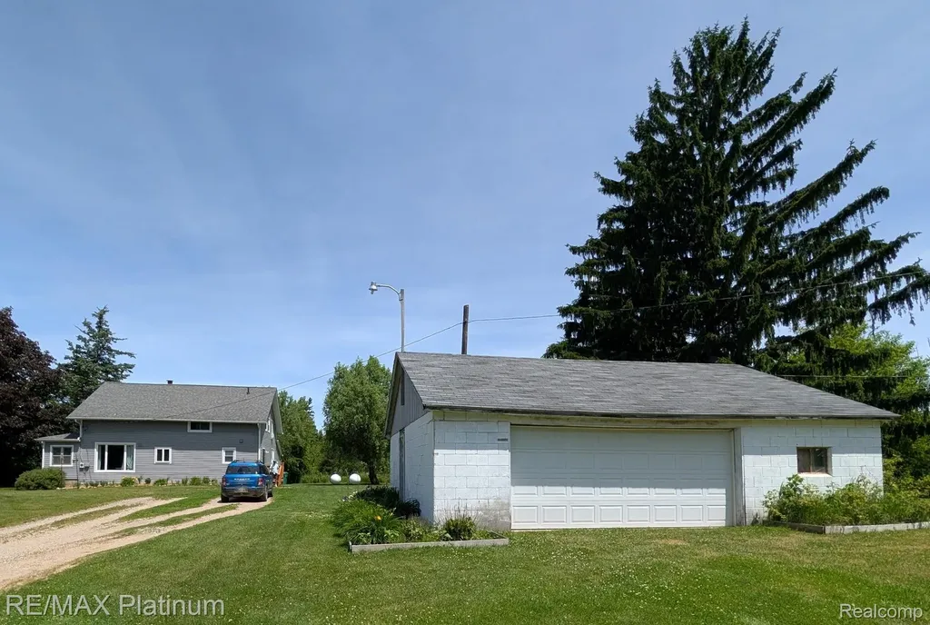 9084 Hartland Road Tyrone Township MI 48430